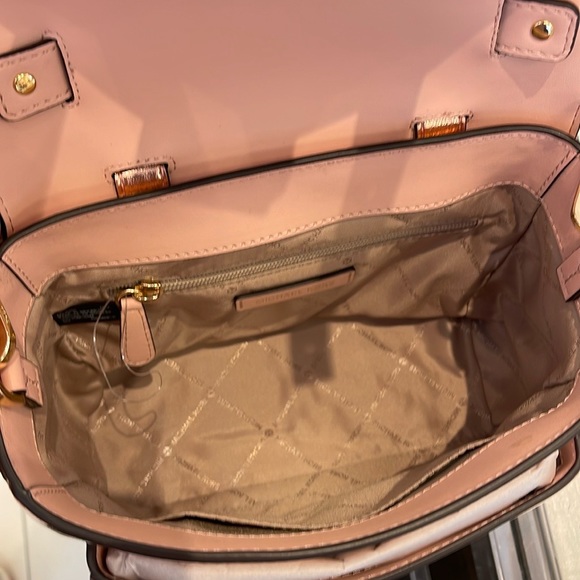 MICHAEL KORS
Manhattan Md TH SCHOOL Crackled Metallic Leather SATCHEL
Primrose - Picture 8 of 16